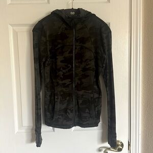 Lululemon hooded define jacket, nulu, size 6, color Camo, very new
